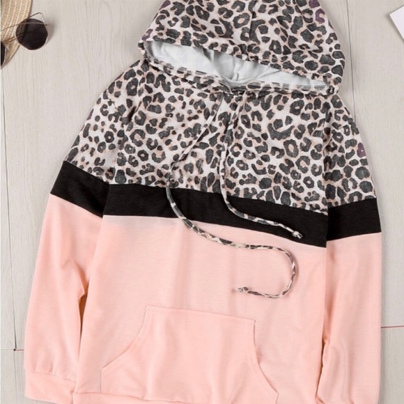 Pink colorblock leopard print top, small - Picture 1 of 3